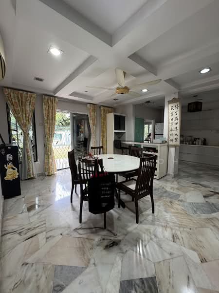 Rumah Teres 2 Tingkat untuk Dijual di Bandar Putra Permai (Seri Kembangan) - Andrew Neoh - Living Room - PropertyGuru.com.my