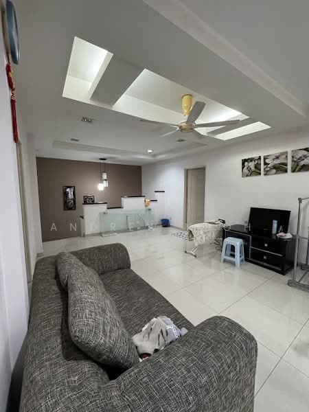 Rumah Teres 2 Tingkat untuk Dijual di Bandar Putra Permai (Seri Kembangan) - Andrew Neoh - Living Room - PropertyGuru.com.my