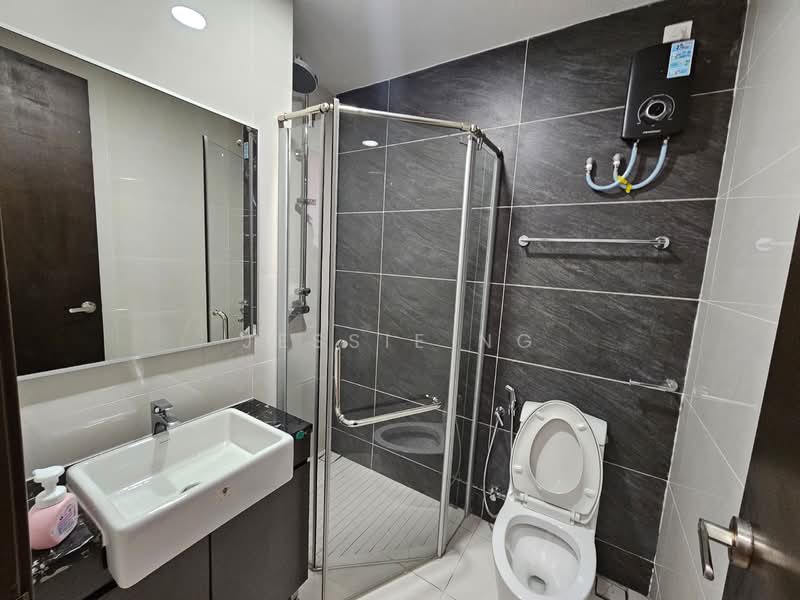 Condominium for Rent at Bay Point @ Country Garden Danga Bay - Jessie Ng - Bathroom - PropertyGuru.com.my