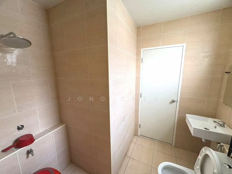 Rumah Teres 2 Tingkat untuk Dijual di Taman Seri Austin (Tebrau) - Jong Chen - Bathroom - PropertyGuru.com.my