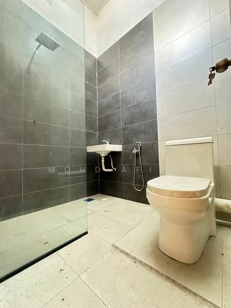 2-storey Terraced House for Sale in Taman Puchong Indah (Puchong) - Mohd Afifi - Bathroom - PropertyGuru.com.my