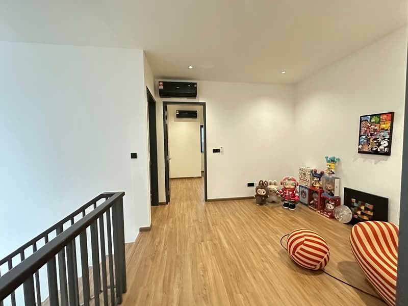 2-storey Terraced House for Sale in Jade Hills (Kajang) - Willie Teng - Corridor - PropertyGuru.com.my