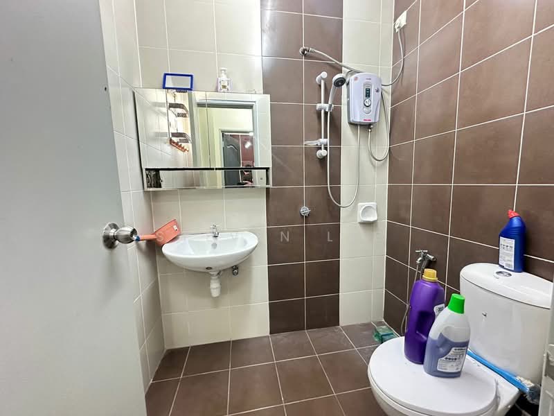 2-storey Terraced House for Sale in Bandar Bukit Beruntung (Bukit Beruntung) - Steven Lee - Bathroom - PropertyGuru.com.my