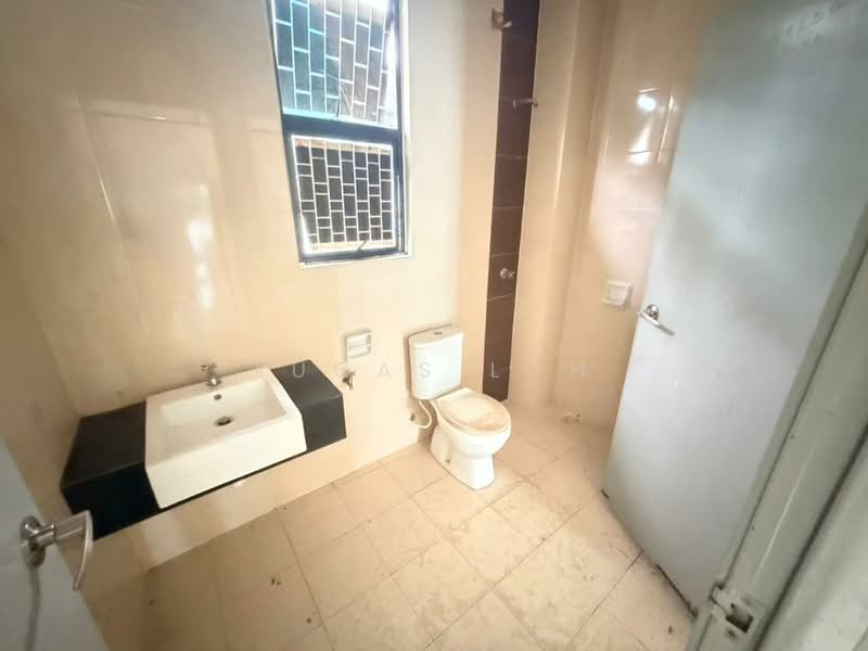 2-storey Terraced House for Sale in Saujana Rawang (Rawang) - Lucas Loh - Bathroom - PropertyGuru.com.my