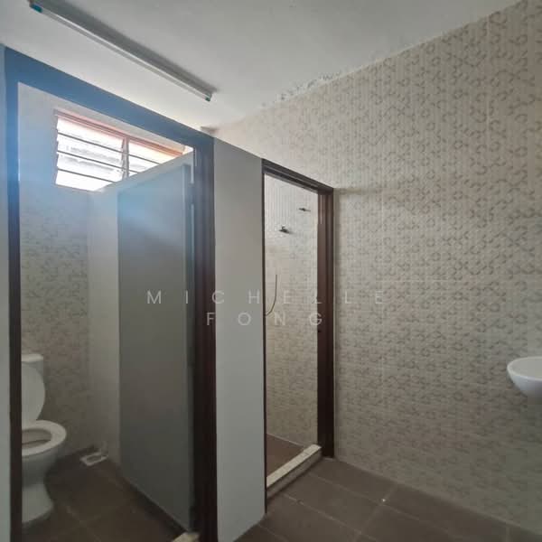 Factory for Rent in Bandar Seri Alam (Masai) - Michelle Fong - Bathroom - PropertyGuru.com.my