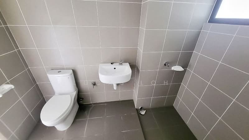 2-storey Terraced House for Sale in M Residence 2 (Rawang) - Lucas Loh - Bathroom - PropertyGuru.com.my