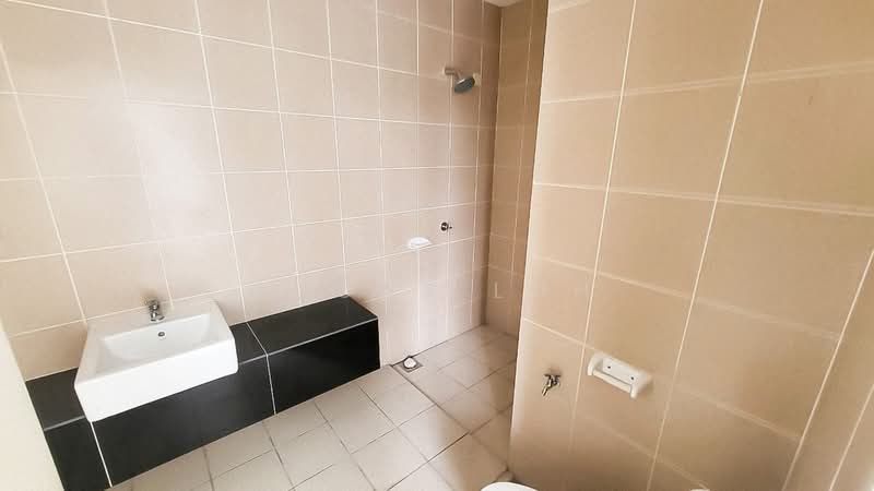 2-storey Terraced House for Sale in M Residence 2 (Rawang) - Lucas Loh - Bathroom - PropertyGuru.com.my