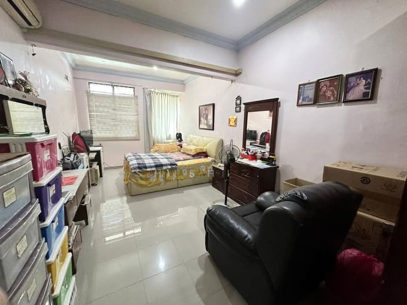 Rumah Teres 2 Tingkat untuk Dijual di Taman Pelangi (Johor Bahru) - Shishi . - Bedroom - PropertyGuru.com.my