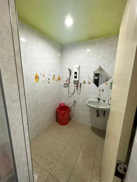 Rumah Teres 2 Tingkat untuk Dijual di Taman Pelangi (Johor Bahru) - Shishi . - Bathroom - PropertyGuru.com.my