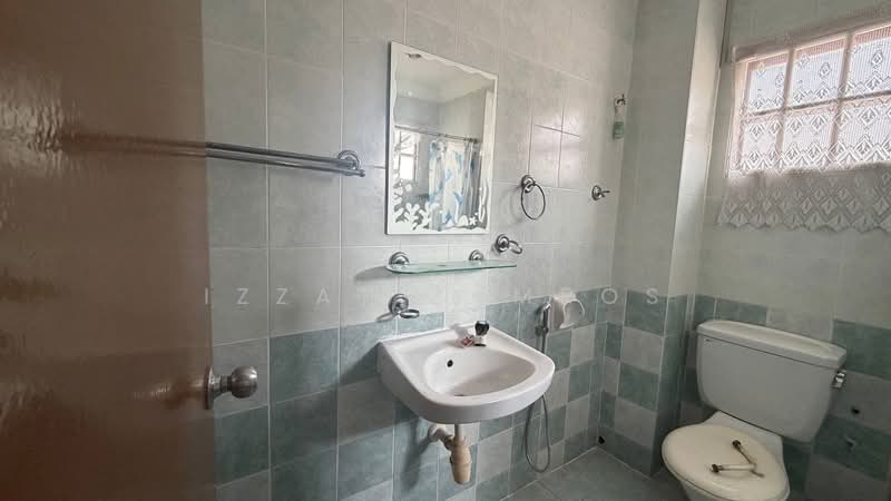 2-storey Terraced House for Sale in Bukit Jelutong (Shah Alam) - Izzat Zamros - PropertyGuru.com.my