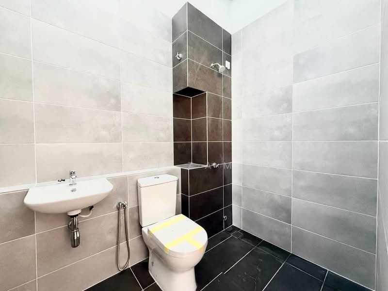 Semi-Detached House for Sale in Alam Sari (Bangi) - Izzat Zamros - Bathroom - PropertyGuru.com.my