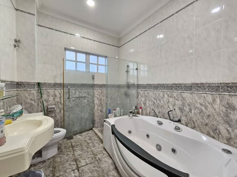 Bungalow for Sale in Country Heights (Kajang) - ChaoLim . - Bathroom - PropertyGuru.com.my
