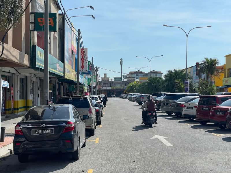 Untuk Disewa - Pusat Perdagangan Deluxe