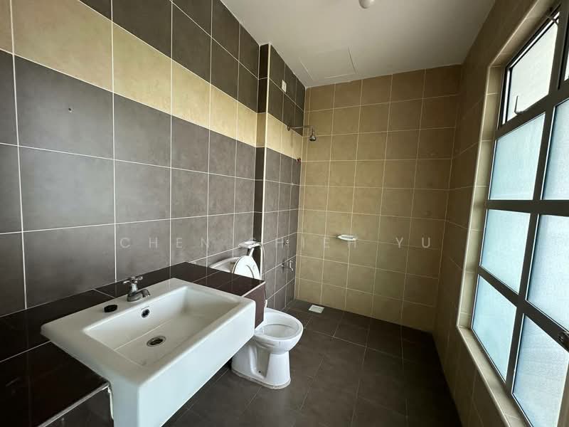 Terraced House for Sale in Bandar Seri Alam (Masai) - Chen Shieh Yu - Bathroom - PropertyGuru.com.my