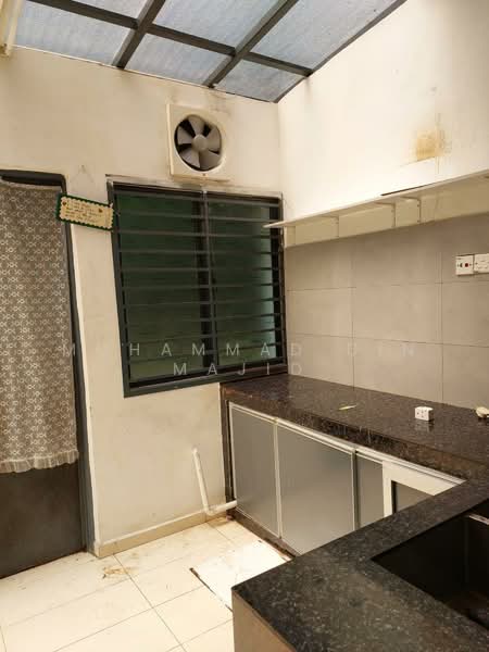 2-storey Terraced House for Sale in Laman Glenmarie (Shah Alam) - Mohammad Din Majid - Kitchen - PropertyGuru.com.my