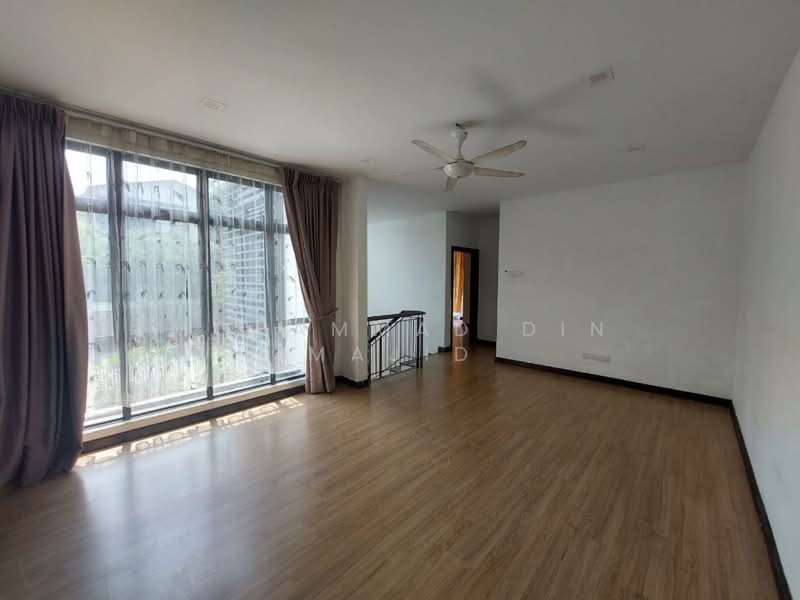 2-storey Terraced House for Sale in Laman Glenmarie (Shah Alam) - Mohammad Din Majid - Living Room - PropertyGuru.com.my