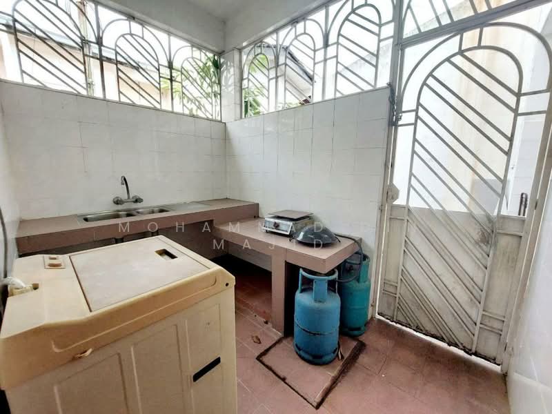 Untuk Dijual - Seksyen 8