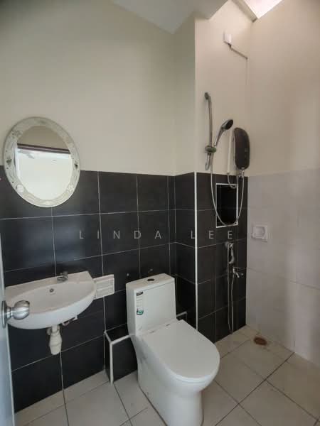 Rumah Teres 2 Tingkat untuk Disewa di Setia Tropika (Johor Bahru) - Linda Lee - Bathroom - PropertyGuru.com.my