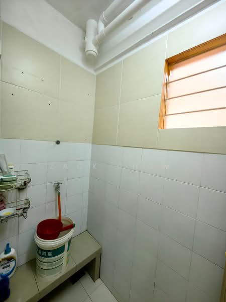 Rumah Flat untuk Dijual di Flat Daisy - Zack Chow - Bathroom - PropertyGuru.com.my