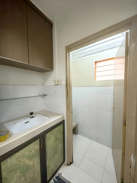 Rumah Flat untuk Dijual di Flat Daisy - Zack Chow - Bathroom - PropertyGuru.com.my