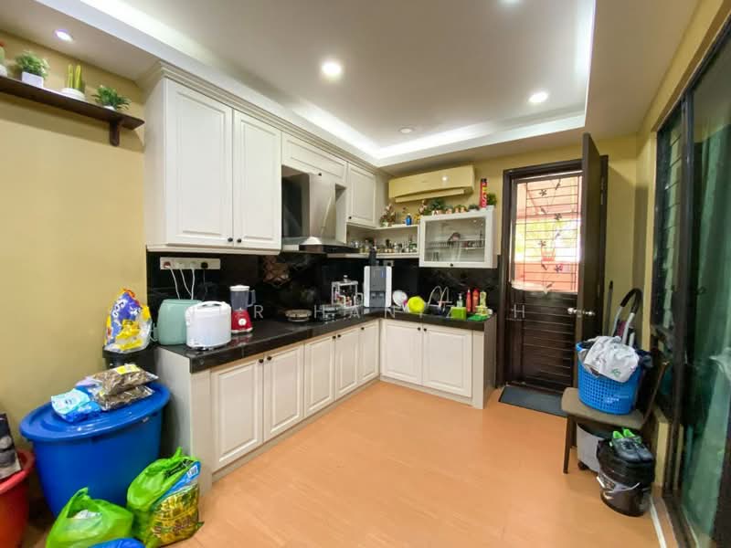 Bungalow for Sale in Kuala Selangor (Selangor) - Nur Hanizah - Kitchen - PropertyGuru.com.my