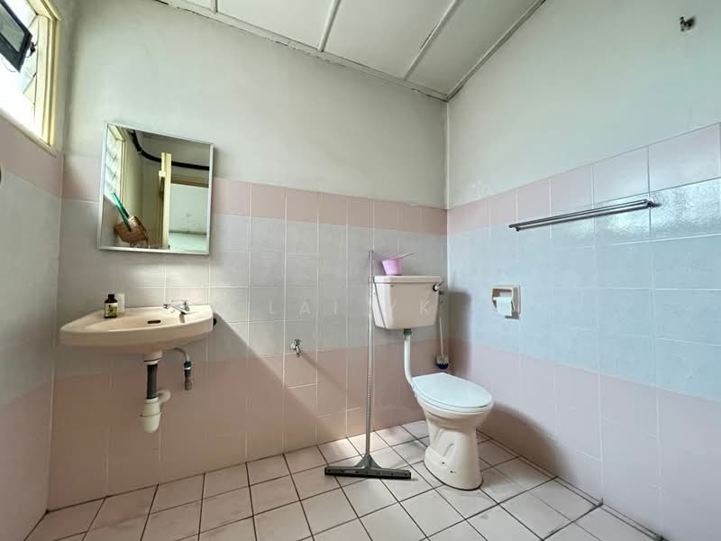 Rumah Teres 2 Tingkat untuk Dijual di Usj 9 (Subang Jaya) - Lai YK - Bathroom - PropertyGuru.com.my