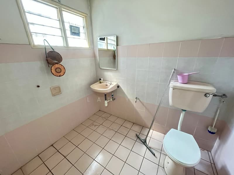 Rumah Teres 2 Tingkat untuk Dijual di Usj 9 (Subang Jaya) - Lai YK - Bathroom - PropertyGuru.com.my