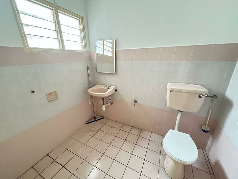 2-storey Terraced House for Sale in Usj 9 (Subang Jaya) - Lai YK - Bathroom - PropertyGuru.com.my