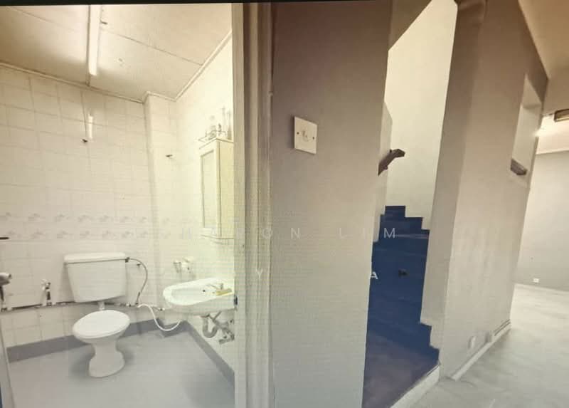 Rumah Teres 2 Tingkat untuk Dijual di Usj 2 (Subang Jaya) - Sharon Lim - Bathroom - PropertyGuru.com.my