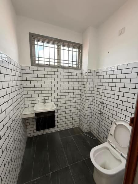 2-storey Terraced House for Sale in Kota Tinggi (Johor) - Alfred Pee - Bathroom - PropertyGuru.com.my