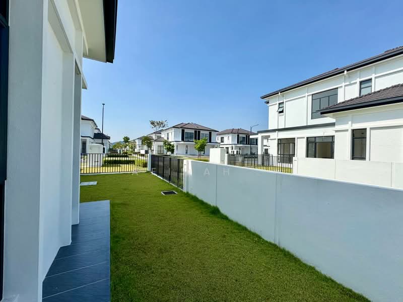 Rumah Berkembar untuk Dijual di Eco Grandeur (Puncak Alam) - Afiqah . - Exterior - PropertyGuru.com.my