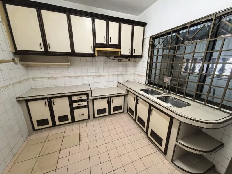 2-storey Terraced House for Sale in Taman Bukit Mewah (Tampoi) - Lee Chin Wong - Kitchen - PropertyGuru.com.my