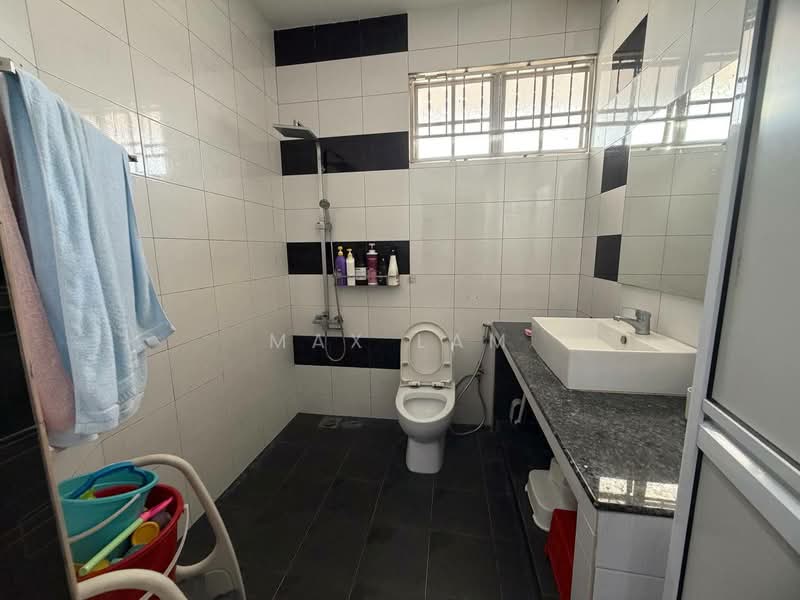 2-storey Terraced House for Sale in Taman Perling (Perling) - Max Lam - Bathroom - PropertyGuru.com.my