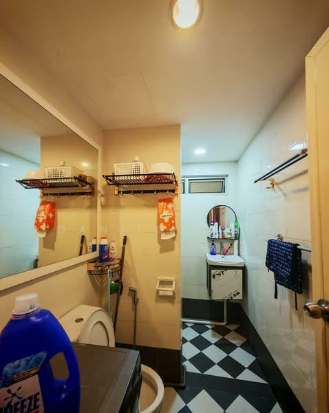 Service Residence for Sale at The Embassy (Bangunan Duta Impian) - Daniel Yong - Bathroom - PropertyGuru.com.my