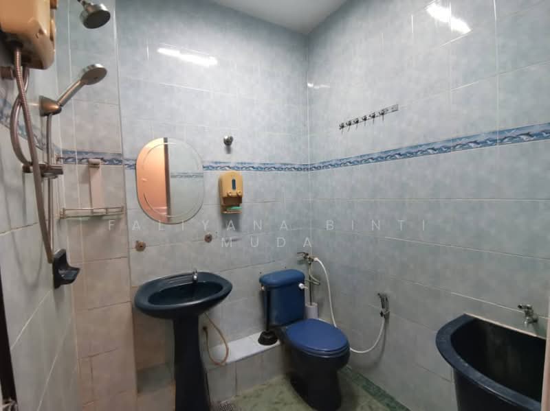 2-storey Terraced House for Rent in Taman Sukaria (Butterworth) - Faliyana binti Muda - Bathroom - PropertyGuru.com.my