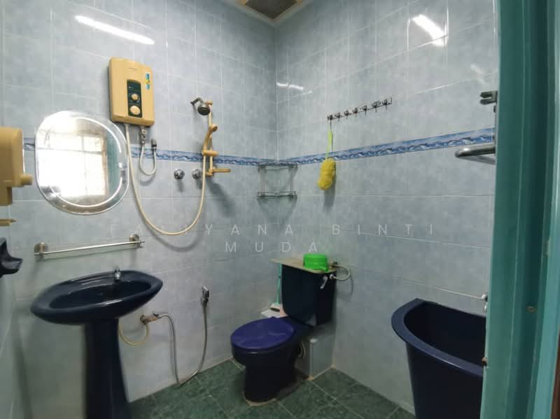 2-storey Terraced House for Rent in Taman Sukaria (Butterworth) - Faliyana binti Muda - Bathroom - PropertyGuru.com.my