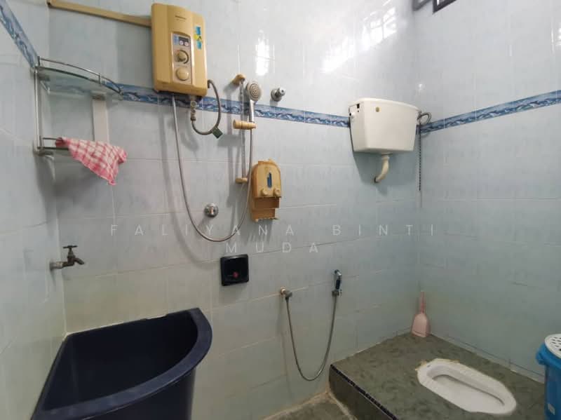 2-storey Terraced House for Rent in Taman Sukaria (Butterworth) - Faliyana binti Muda - Bathroom - PropertyGuru.com.my