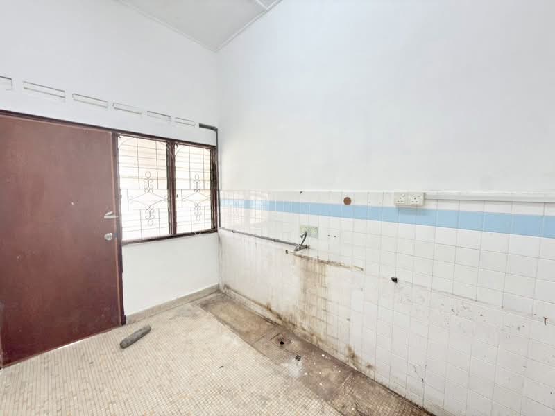 Rumah Berkembar untuk Dijual di Taman Sentosa (Johor Bahru) - Yik Tat - Kitchen - PropertyGuru.com.my