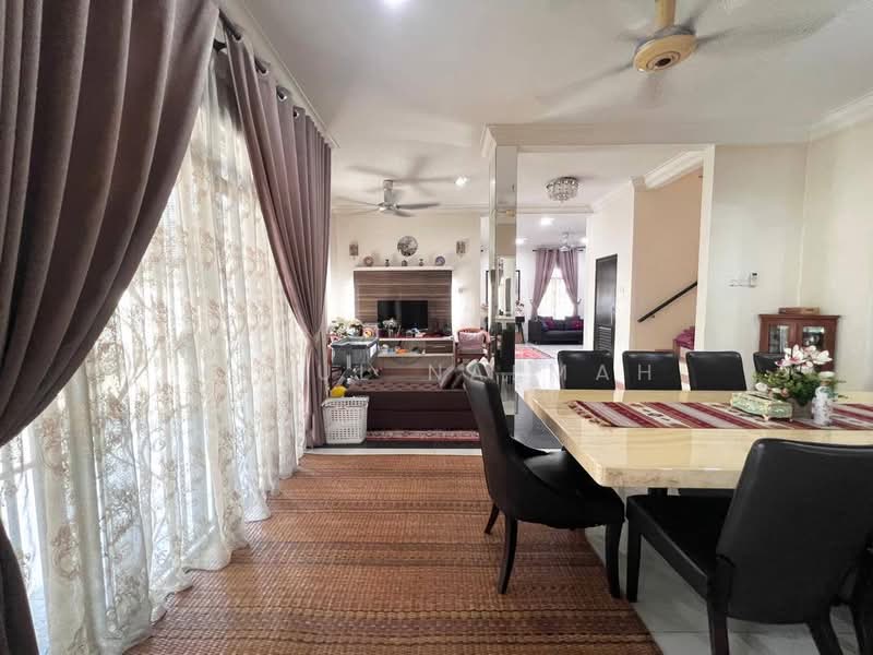 Rumah Berkembar untuk Dijual di Seksyen 6 (Bangi) - Nurul Naemah - Living Room - PropertyGuru.com.my