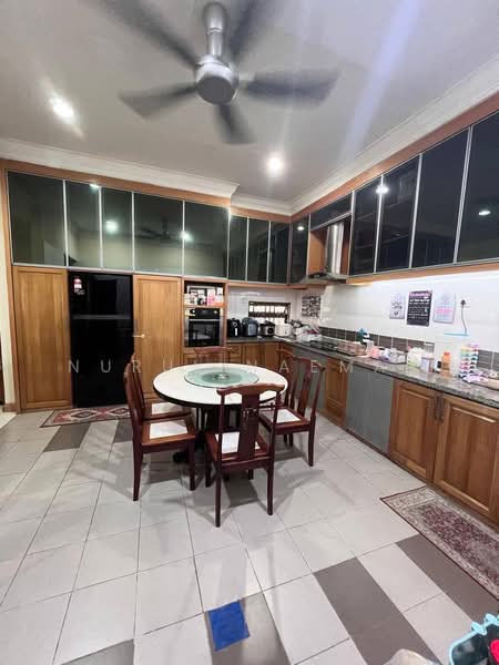 Rumah Berkembar untuk Dijual di Seksyen 6 (Bangi) - Nurul Naemah - Kitchen - PropertyGuru.com.my