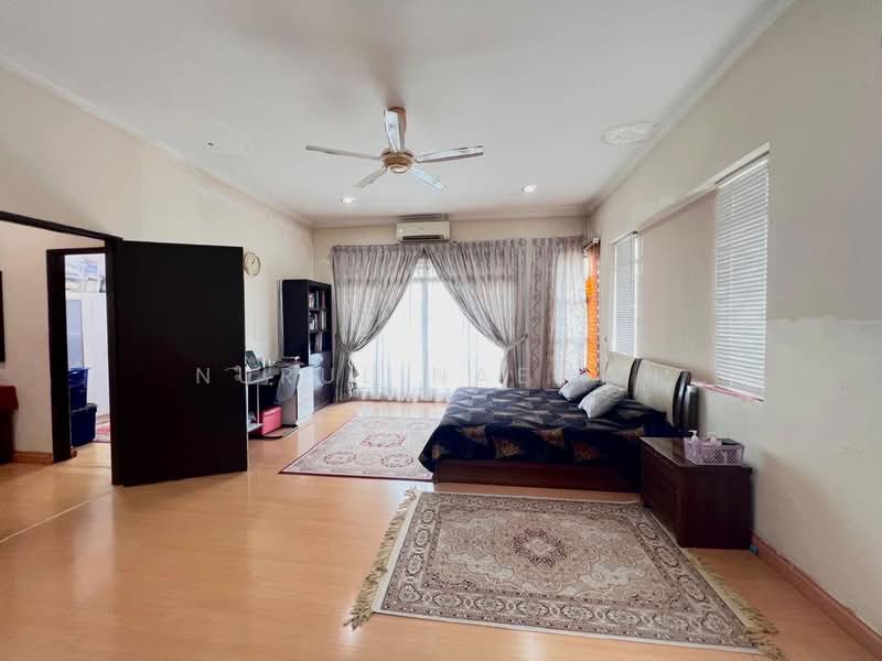 Rumah Berkembar untuk Dijual di Seksyen 6 (Bangi) - Nurul Naemah - Bedroom - PropertyGuru.com.my