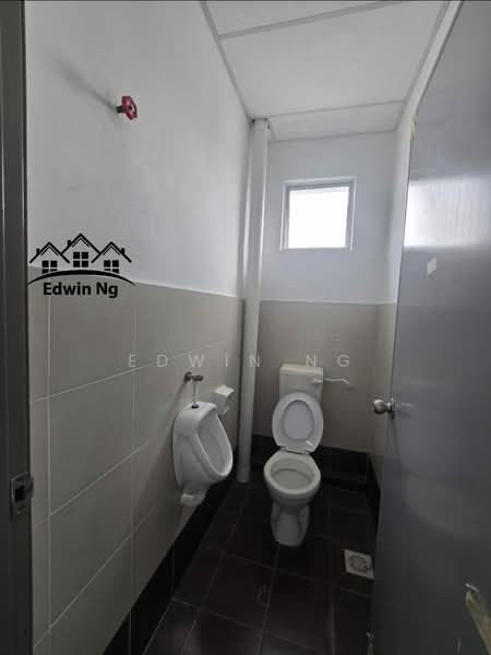 Kedai untuk Disewa di Taman Cenderawasih (Nibong Tebal) - Edwin Ng - Bathroom - PropertyGuru.com.my