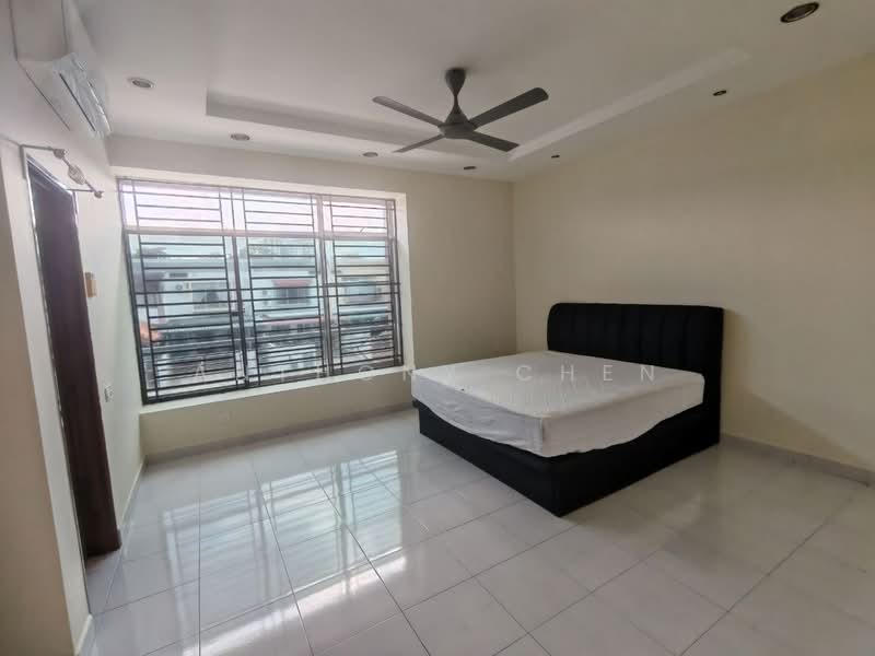 Rumah Teres 2 Tingkat untuk Disewa di Setia Tropika (Johor Bahru) - Anthony Chen - Bedroom - PropertyGuru.com.my