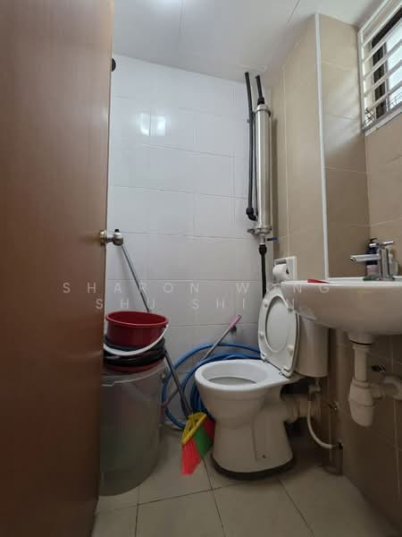 Servis Apartment untuk Dijual di Sky Gardens Residences - Sharon Wong Shu Shien - Bathroom - PropertyGuru.com.my