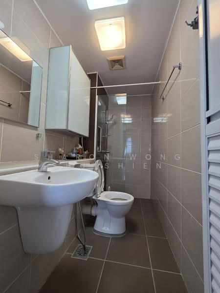 Servis Apartment untuk Dijual di Sky Gardens Residences - Sharon Wong Shu Shien - Bathroom - PropertyGuru.com.my