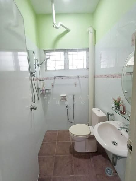 Rumah Teres 2 Tingkat untuk Dijual di Seksyen 9 (Shah Alam) - Salawati Busro - Bathroom - PropertyGuru.com.my