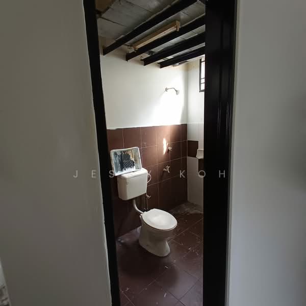 Shop for Rent in Taman Bestari Indah (Ulu Tiram) - Jessy Koh - Bathroom - PropertyGuru.com.my
