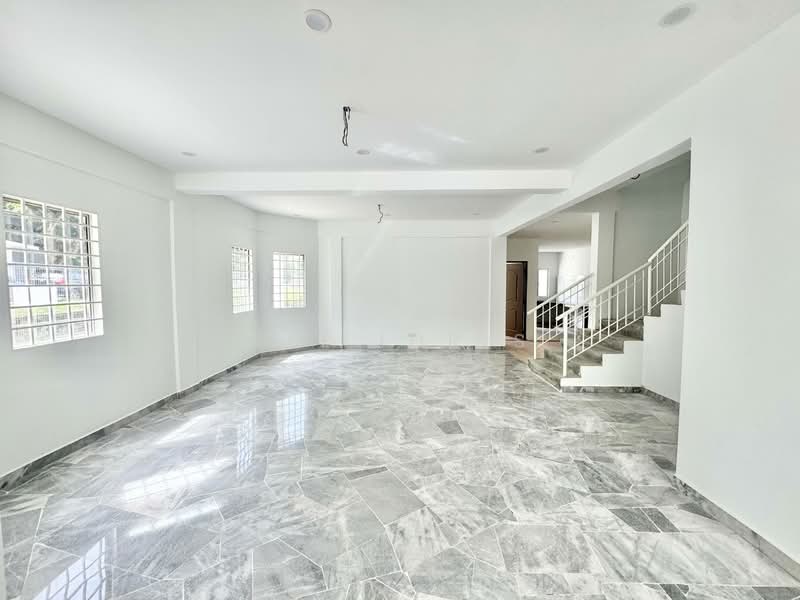 Townhouse for Sale in Seksyen 7 (Shah Alam) - Ali Idris - Living Room - PropertyGuru.com.my