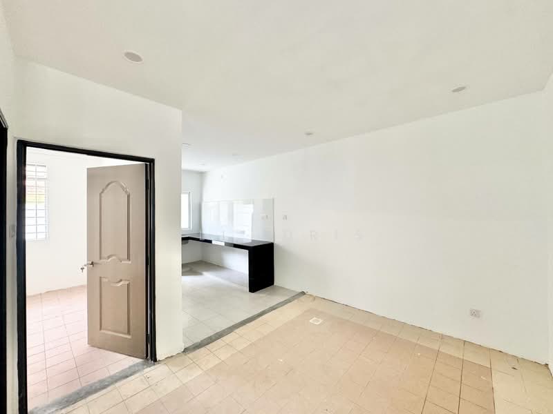 Townhouse for Sale in Seksyen 7 (Shah Alam) - Ali Idris - Kitchen - PropertyGuru.com.my