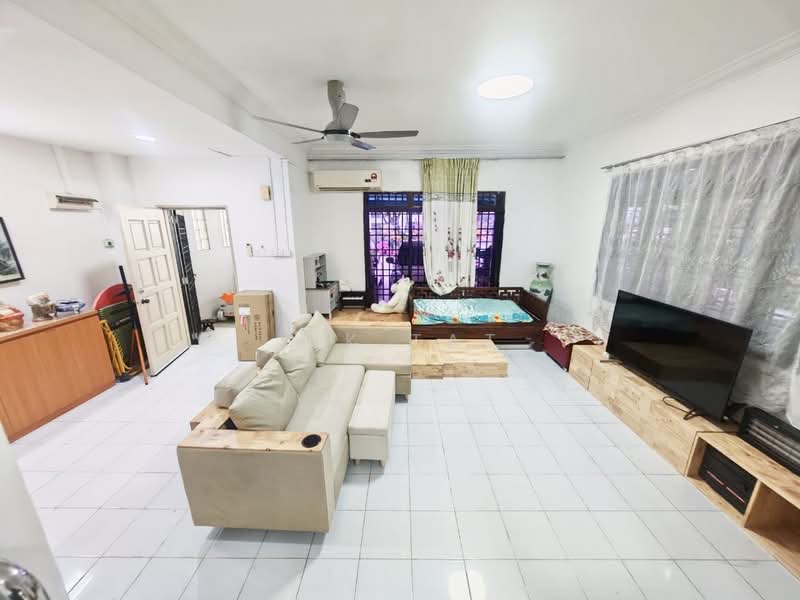 Rumah Teres 2 Tingkat untuk Dijual di Taman Mount Austin (Tebrau) - Yik Tat - Living Room - PropertyGuru.com.my